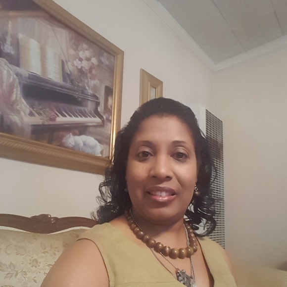 Meet your Posher, Cassandra - Picture 1 of 1